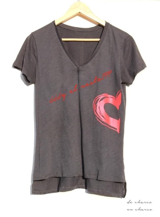 camiseta mujer y el resto gris oscuro www.decharcoencharco.com