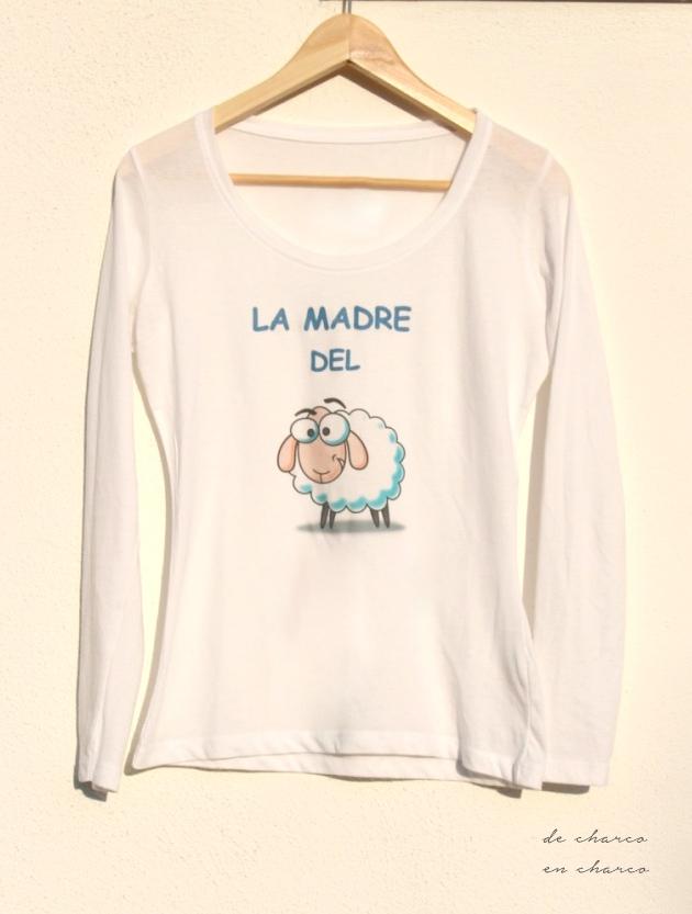 camiseta mujer la madre del cordero dibujo blanca www.decharcoencharco.com