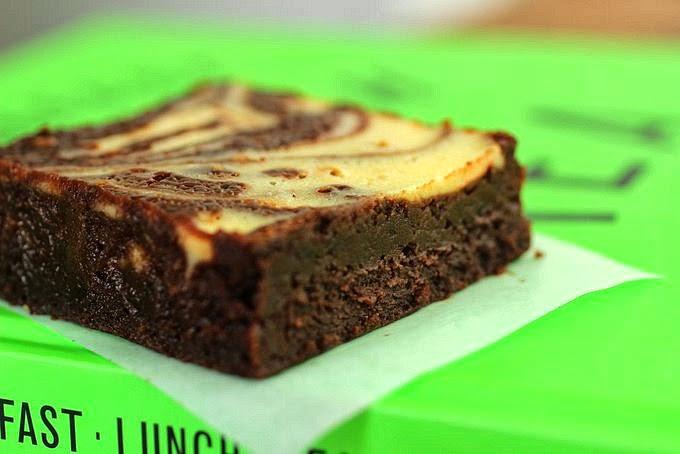 Cheesecake brownies