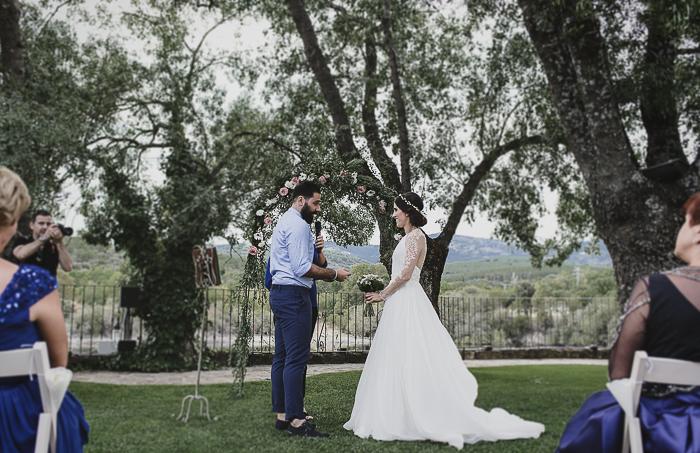 Boda de Israel y Raquel al aire libre en madrid