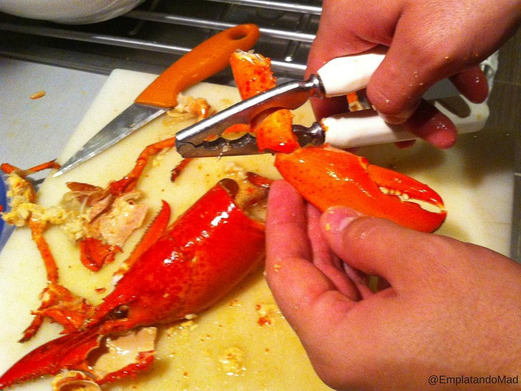 Sacando la carne de los bogavantes