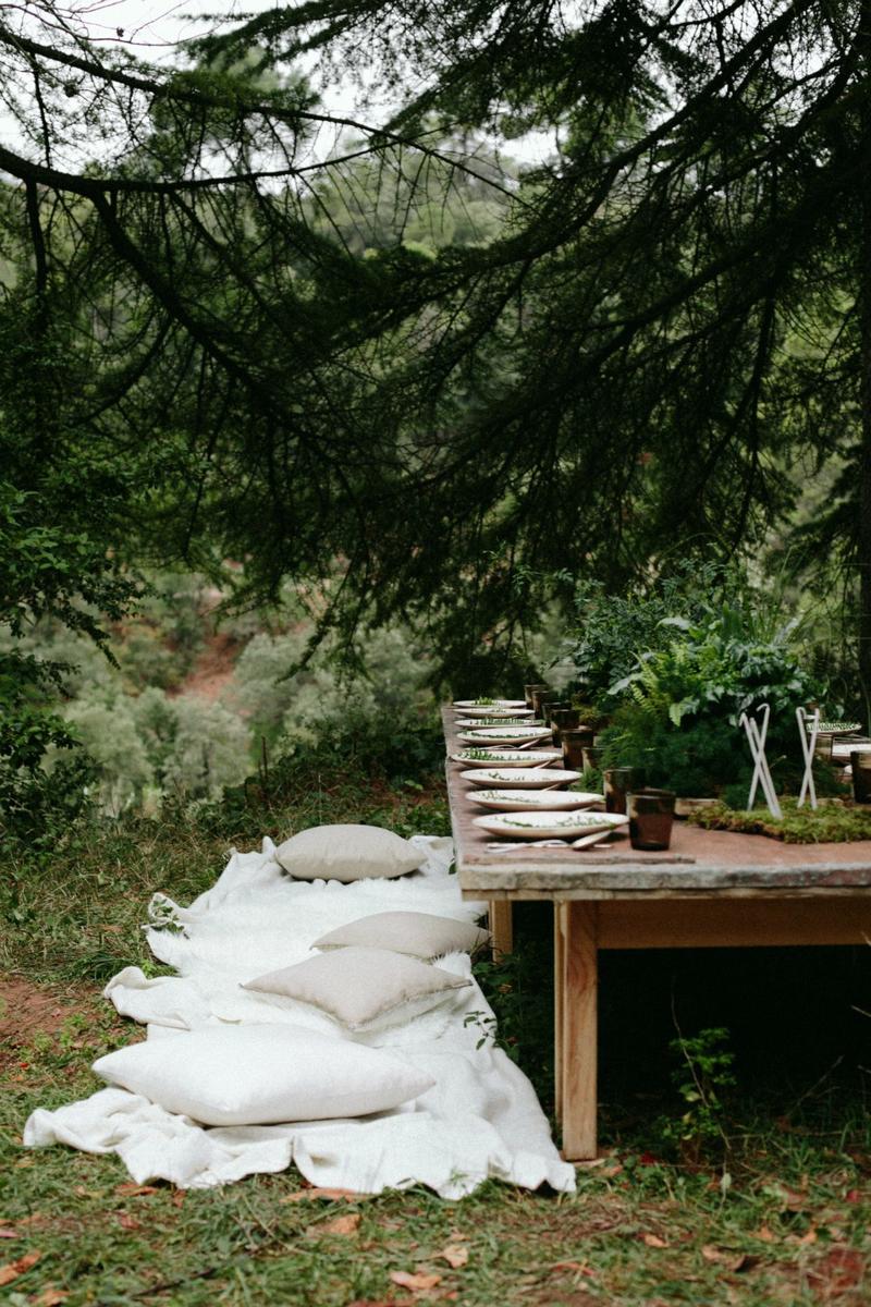 Outdoor gathering en All Lovely Party