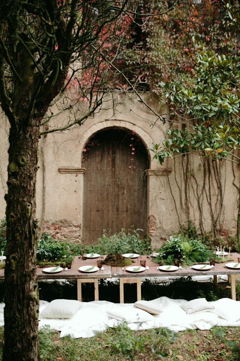 Outdoor gathering en All Lovely Party