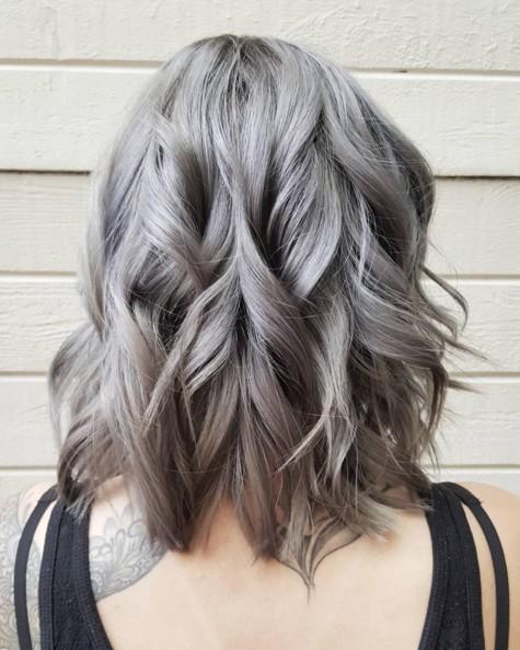 Shoulder-Length-Wavy-Hairstyle-for-Grey-Hair