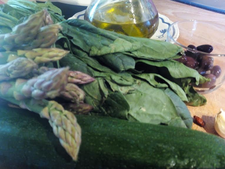 espaguetis de calabacin con espárragos