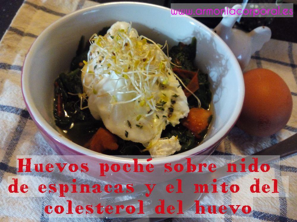 huevos poche sobre nido de espinacas