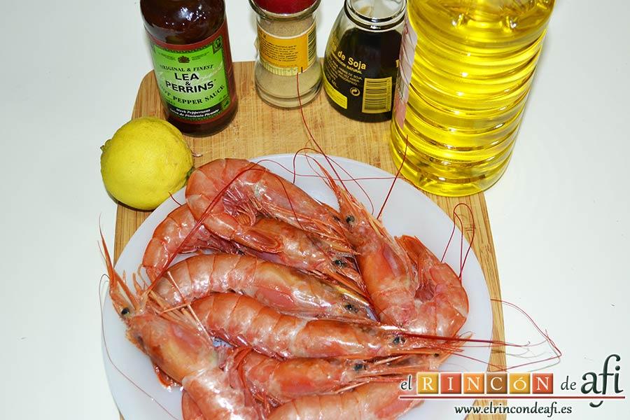 Gambones salteados con especias al wok, preparar el resto de ingredientes.