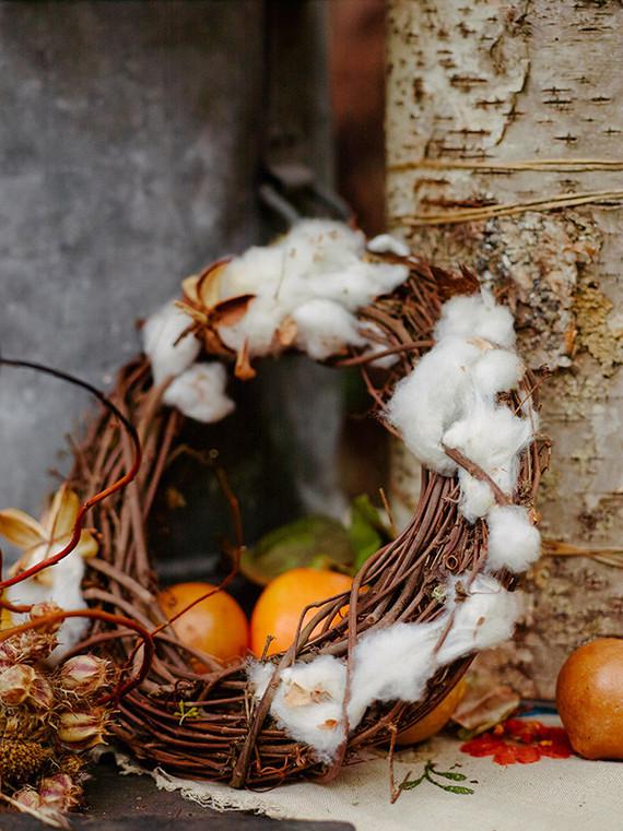 Detalle decorativo floral de la fiesta infantil de inspiración invernal