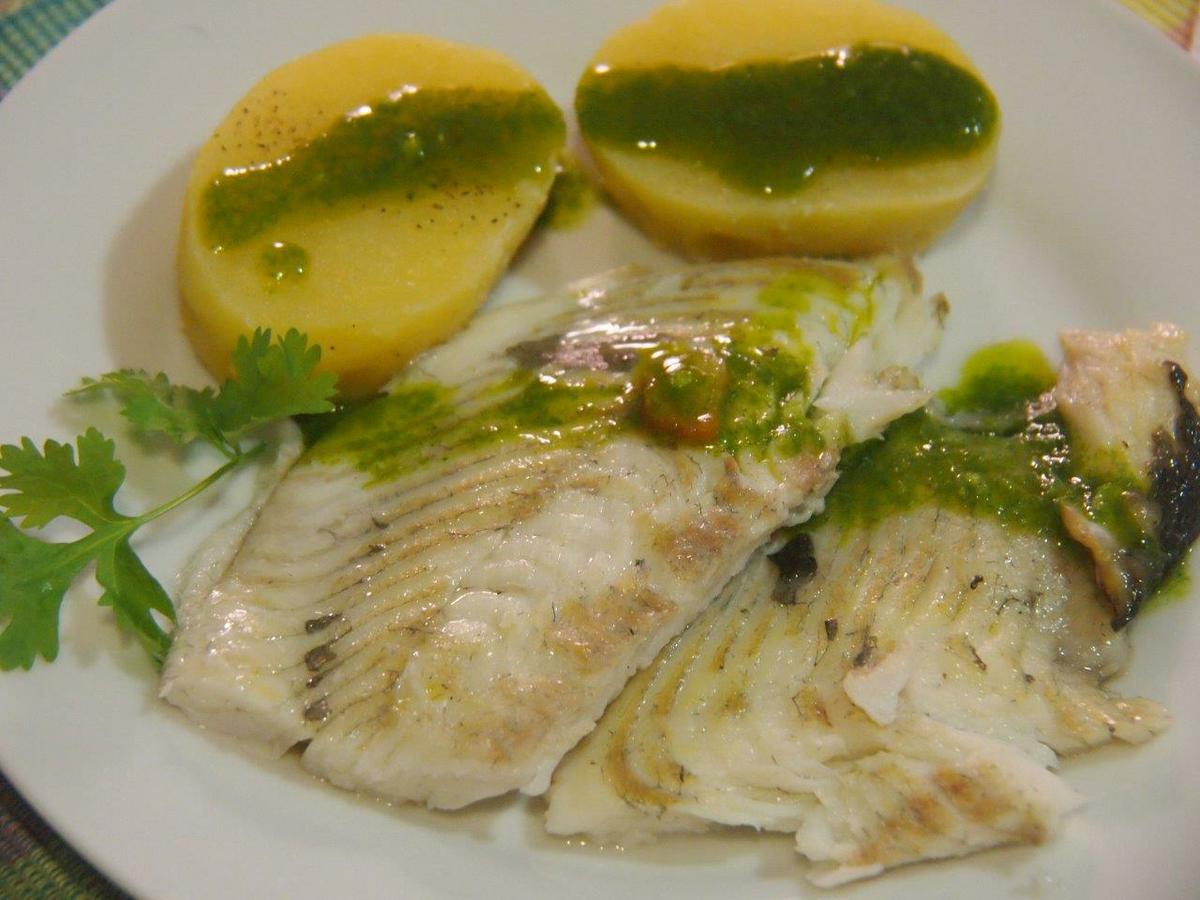 Rodaballo a la sartén con patata y mojo verde