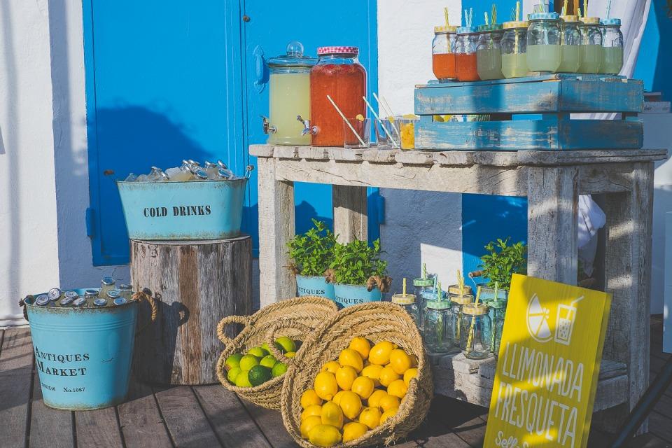 Una boda veraniega en colores azules, rosa y melocotón en All Lovely Party