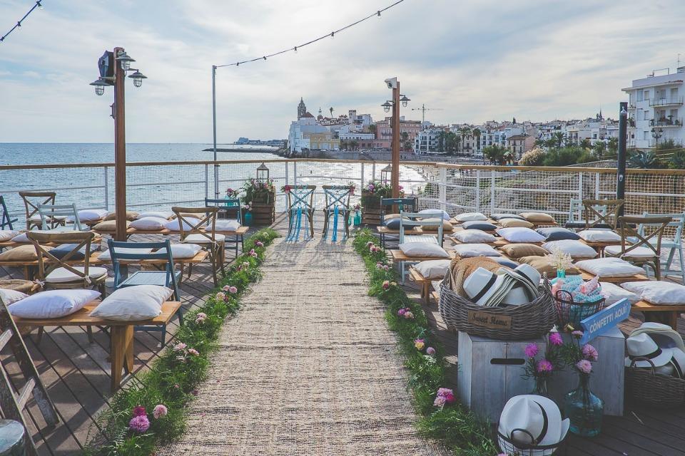 Una boda veraniega en colores azules, rosa y melocotón en All Lovely Party