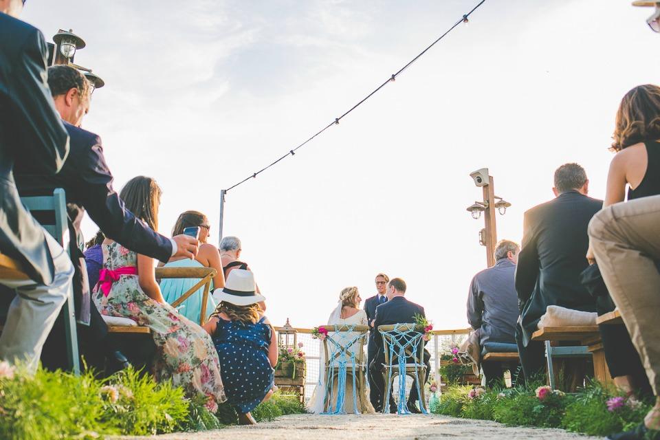 Una boda veraniega en colores azules, rosa y melocotón en All Lovely Party