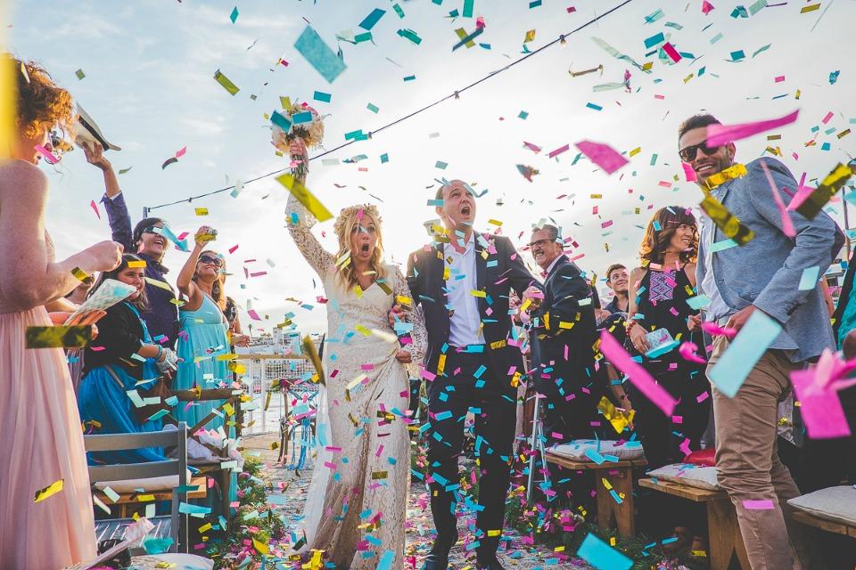 Una boda veraniega en colores azules, rosa y melocotón en All Lovely Party