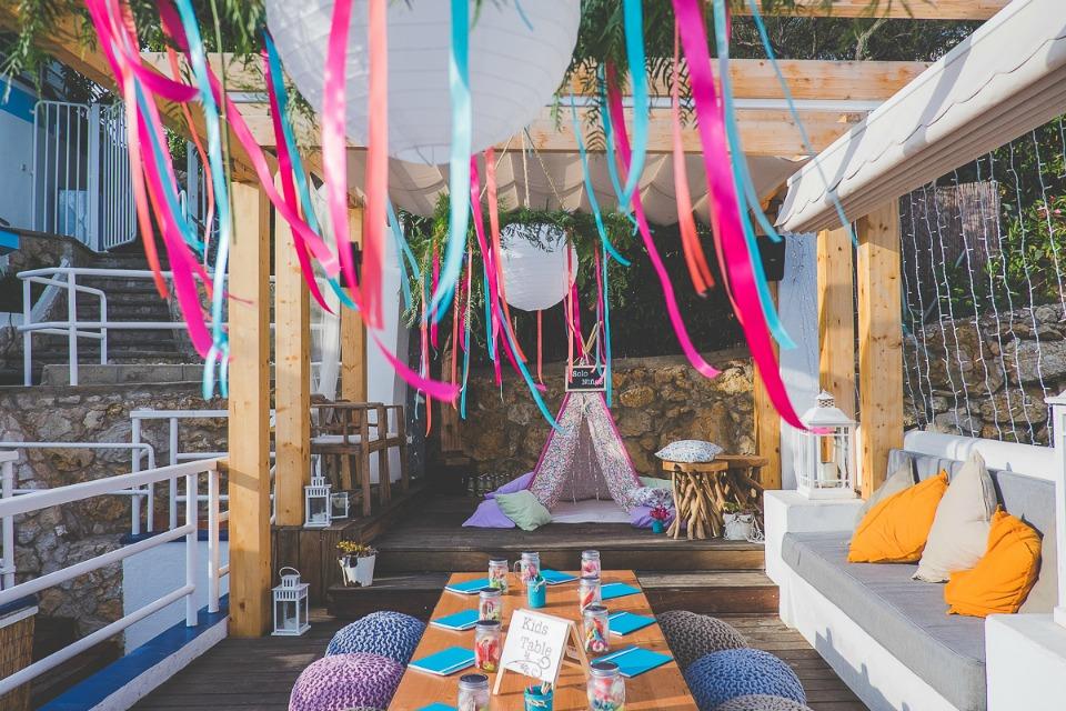 Una boda veraniega en colores azules, rosa y melocotón en All Lovely Party