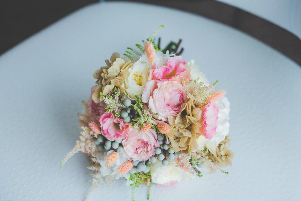 Una boda veraniega en colores azules, rosa y melocotón en All Lovely Party