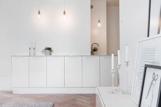 Cocina con lamparas colgantes