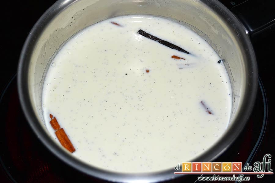 Parfait de fresas y nata (crema de leche), infusionar