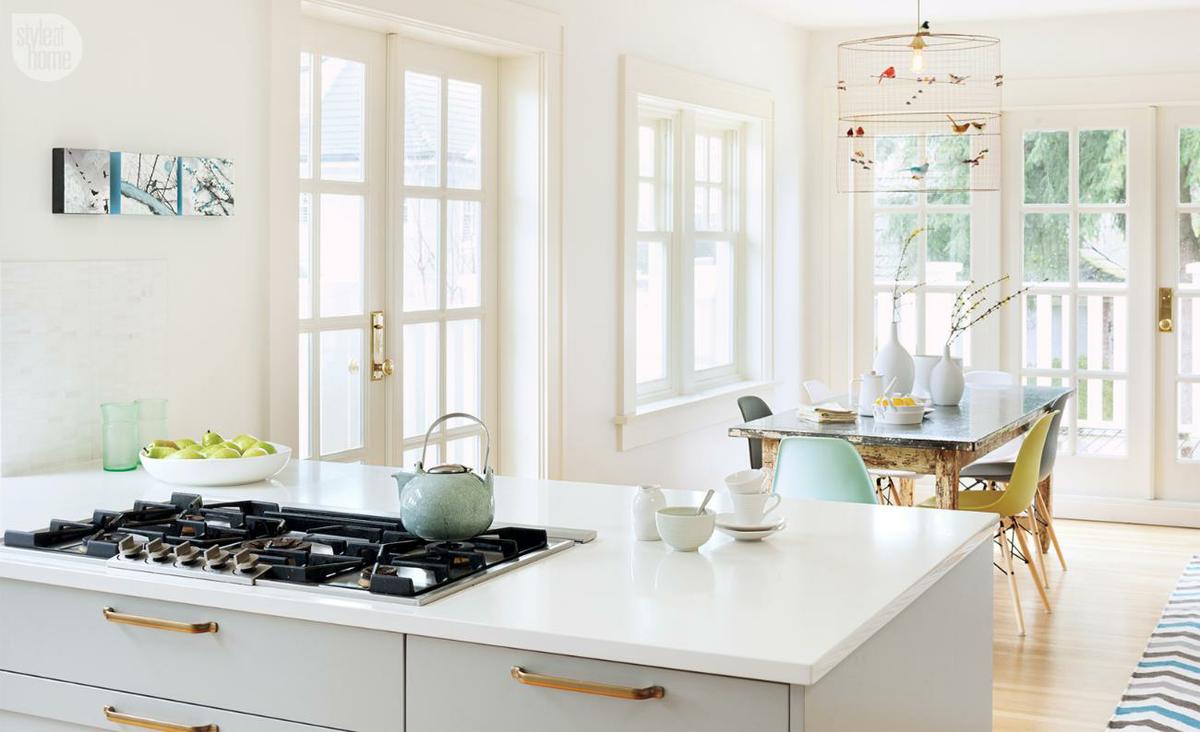 Mezcla en la cocina-comedor