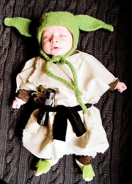 Baby Yoda durmiendo está