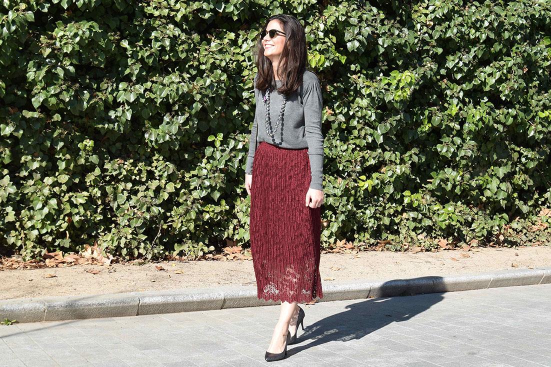 como llevar una falda midi