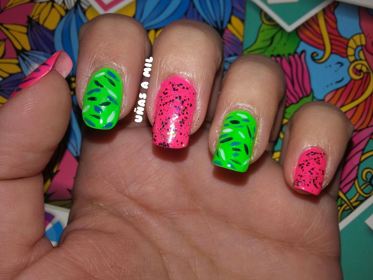 uñas_a_mil_esmaltes_masglo_carnaval_campeona_eléctica_tiza_azul_azul rey_brillo fantasía (2)