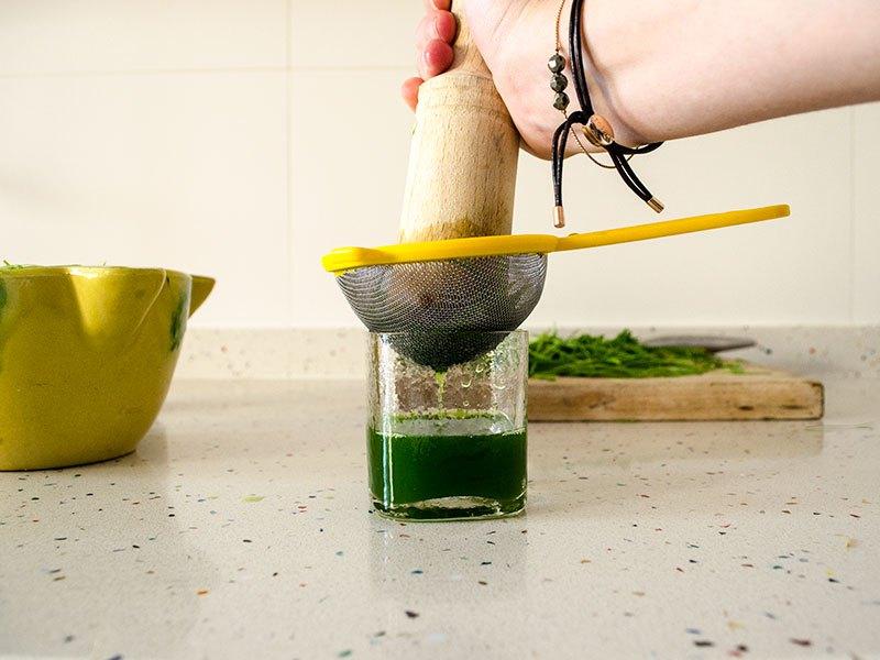 exprimir el wheatgrass
