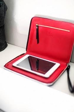 Porta tableta con tachuelas Christian Louboutin