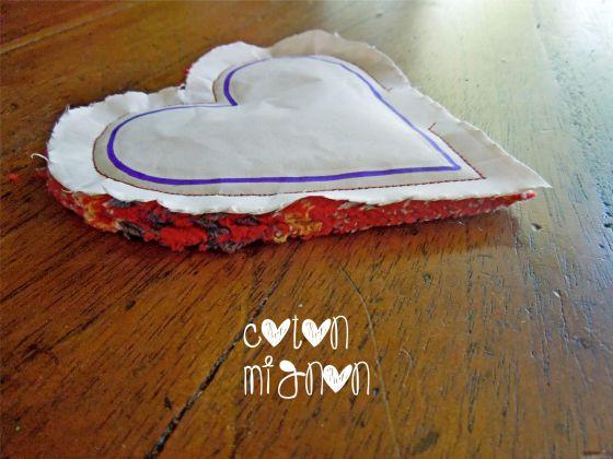cose y corta el sobrante tutorial calentador de manos san valentín