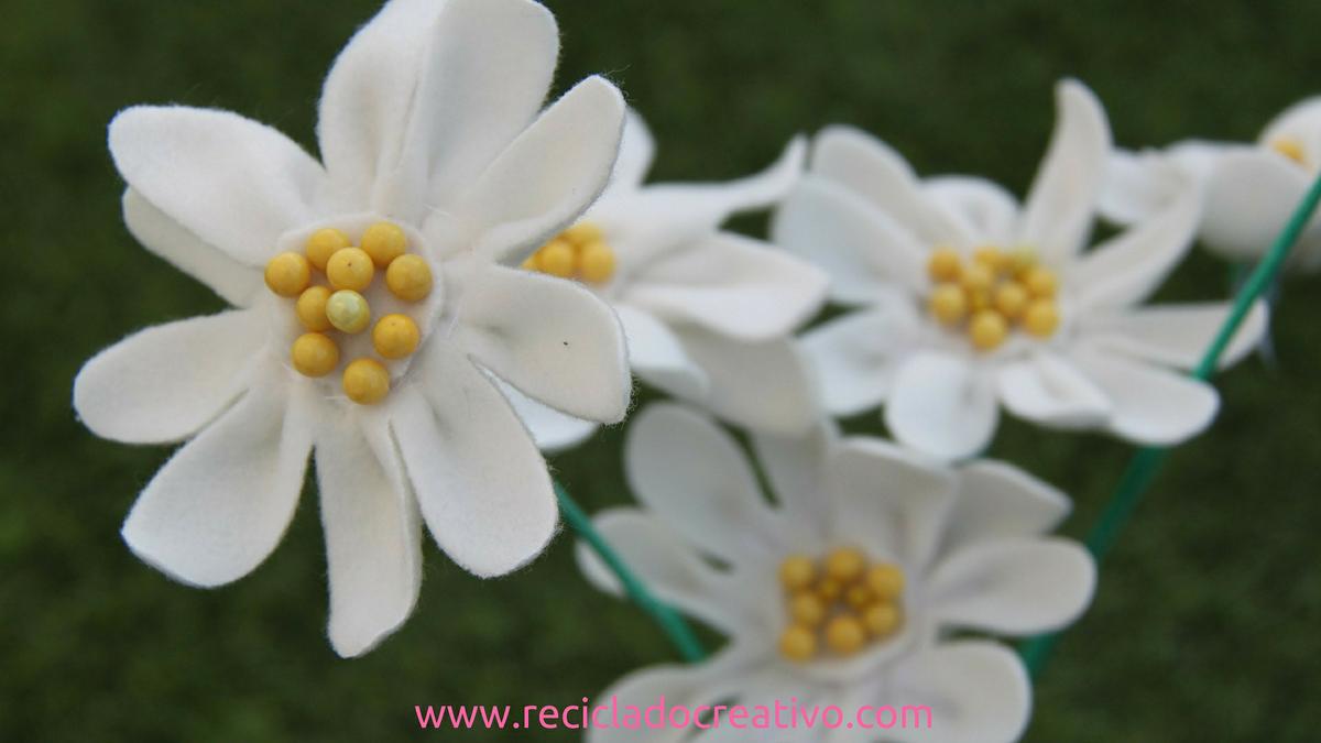 DIY Margaritas hechas con retales de fieltro