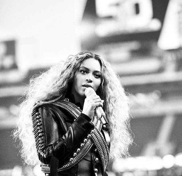 Beyoncé actuando en la Super Bowl 2016