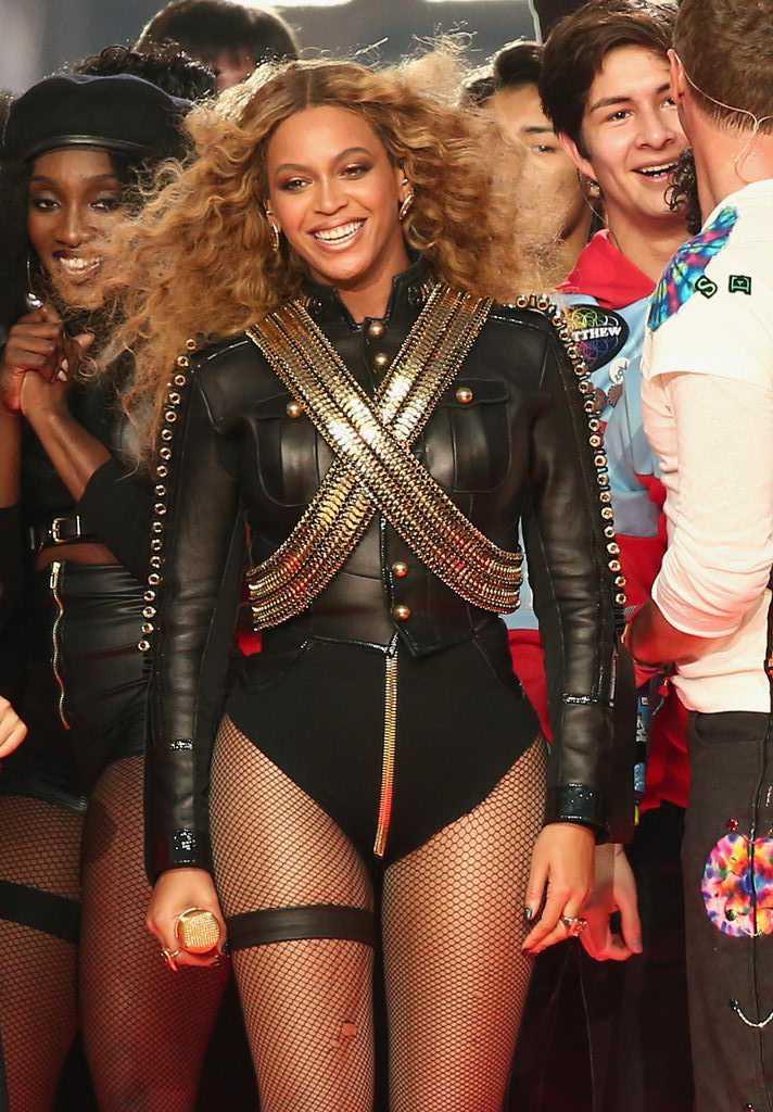 Beyoncé viste de DSQUARED2 en la final de la Super Bowl 2016
