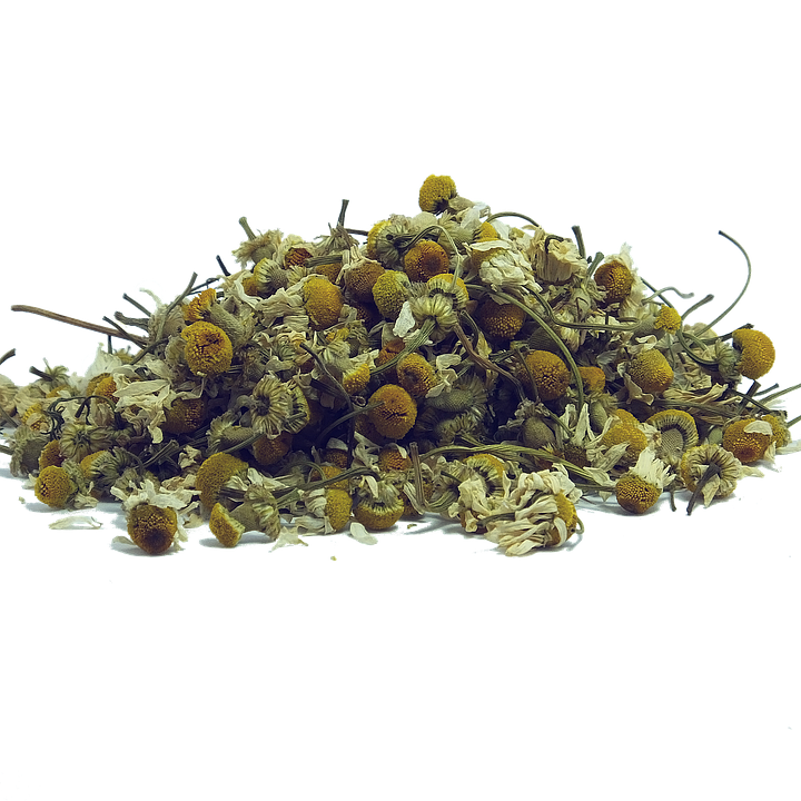 ¿Para qué sirve la manzanilla en el cabello?