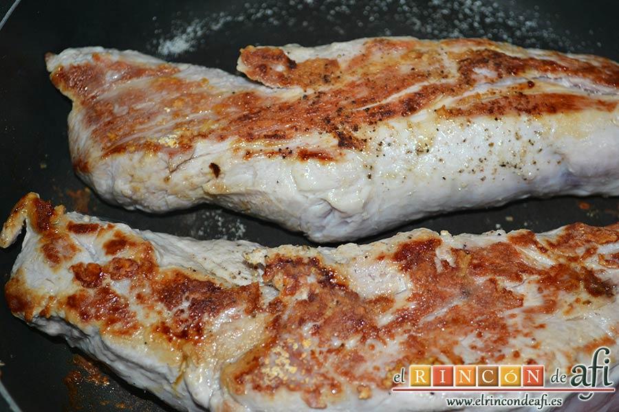 Solomillo de cerdo en salsa de naranjas y jengibre, sellarlos por todos lados