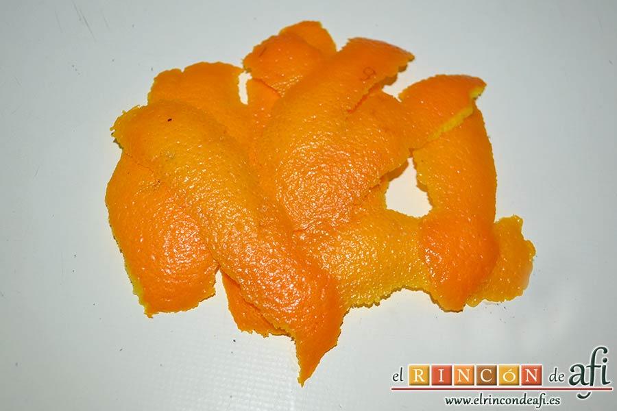 Solomillo de cerdo en salsa de naranjas y jengibre, sacar la cáscara de la naranja