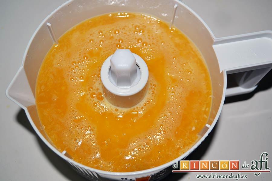 Solomillo de cerdo en salsa de naranjas y jengibre, sacar el zumo de cuatro naranjas