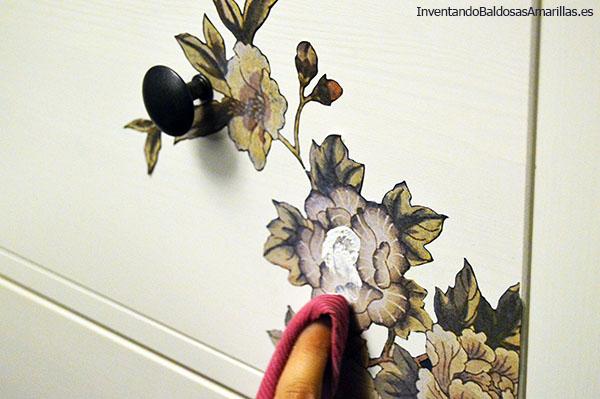 flores-papel-mueble-madera-ikea