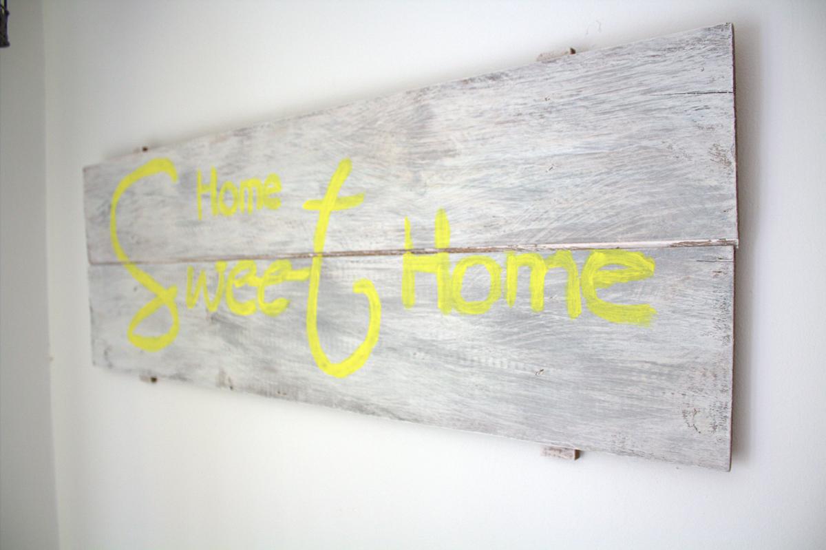 decorar con amarillo - cartel con palets