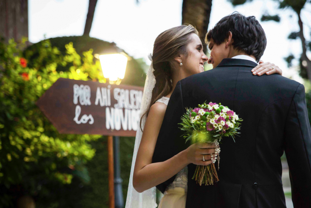 Perchas Boda Romántica - Arorua Bodas