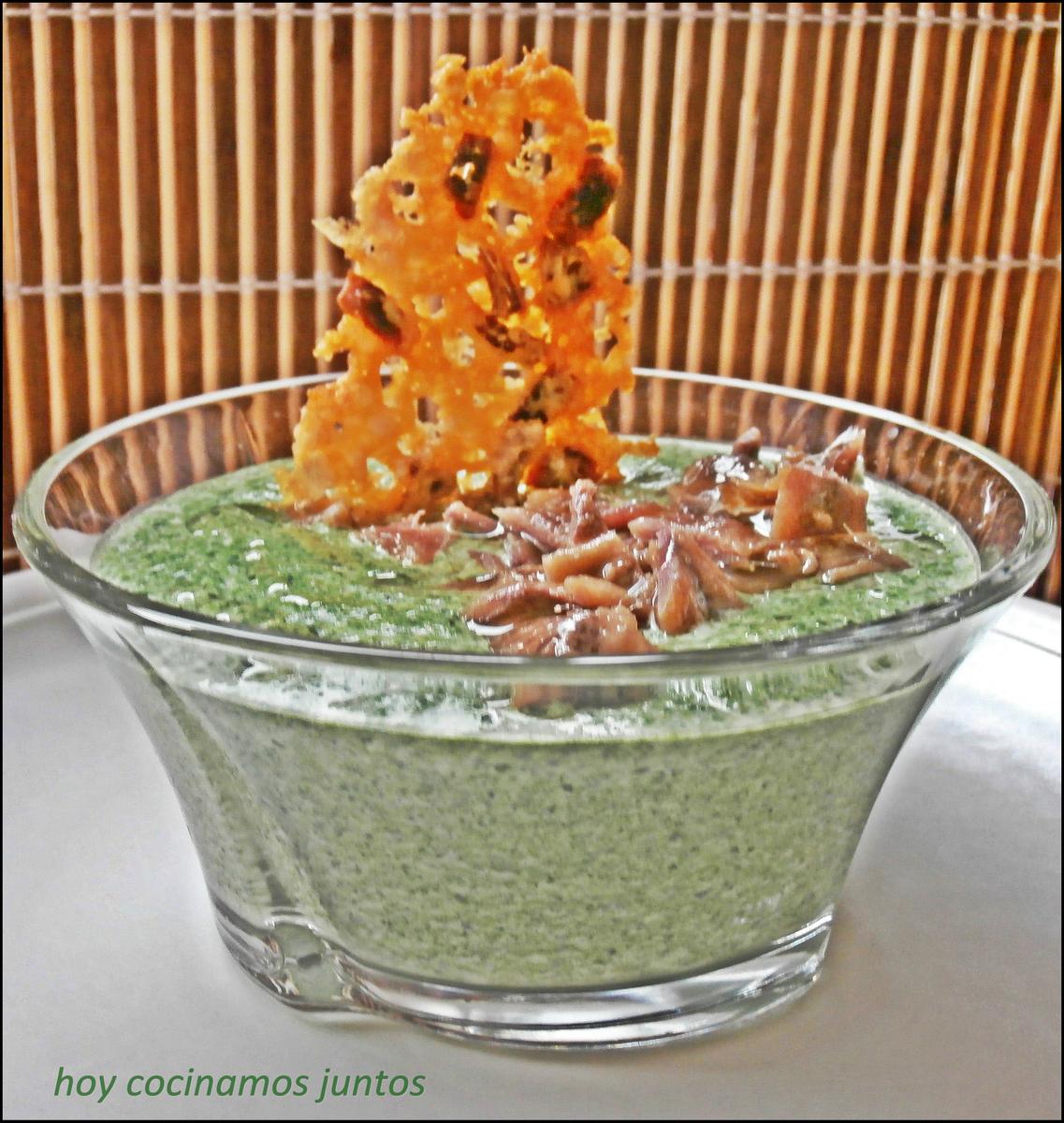 Crema de espinacas con anchoas y tejas de parmesano, reto Tía Alia