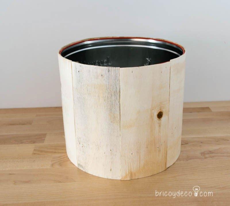 lata de panettone forrada de madera