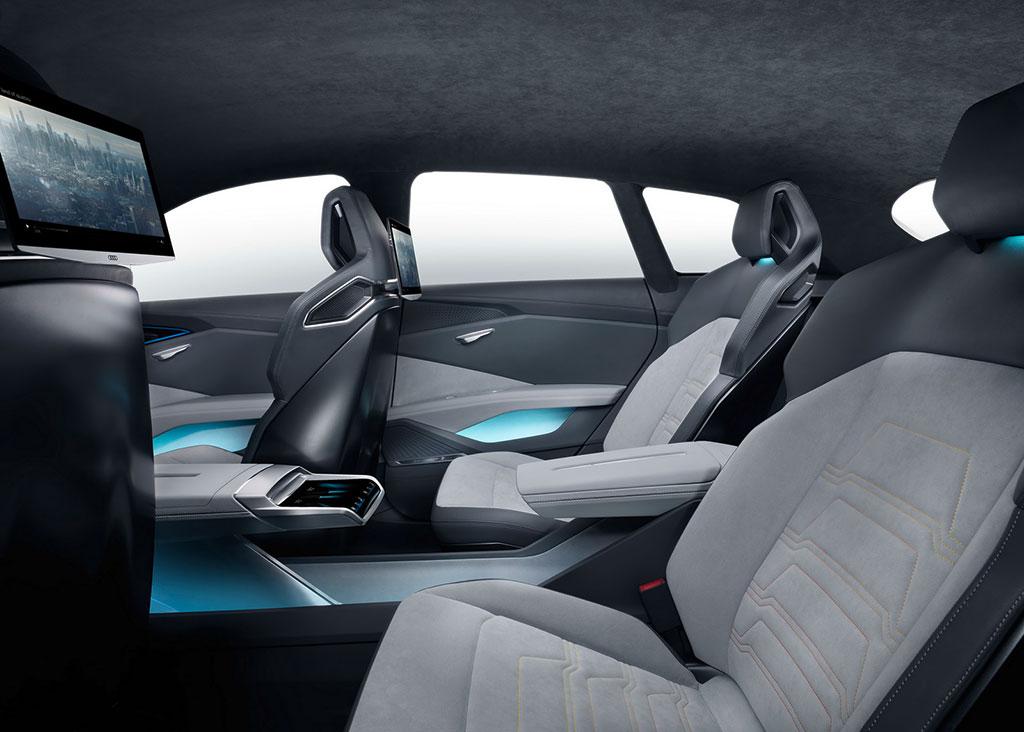 Audi H Tron Quattro Concept interior