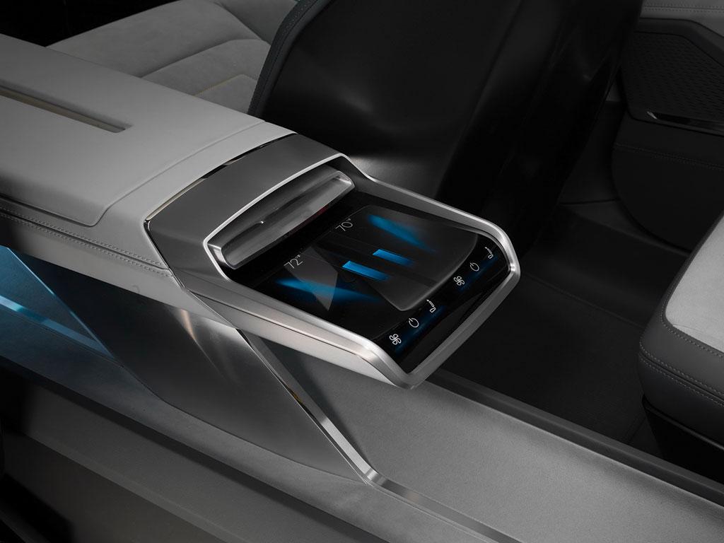 Audi H Tron Quattro Concept interior