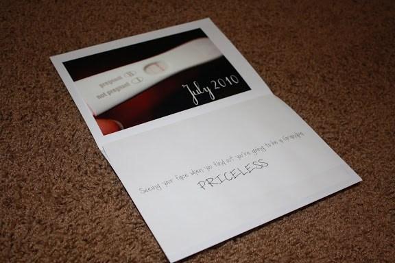 Ideas para anunciar el embarazo con el test en www.madreyblogger.com