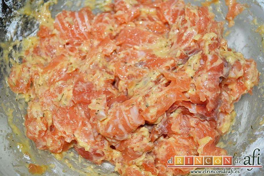 Buñuelos de salmón, remover hasta que esté todo bien mezclado