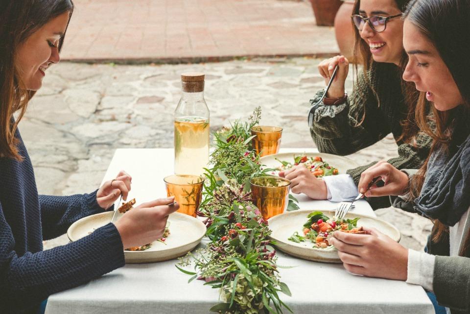 Breath in the autumn air en All Lovely Party