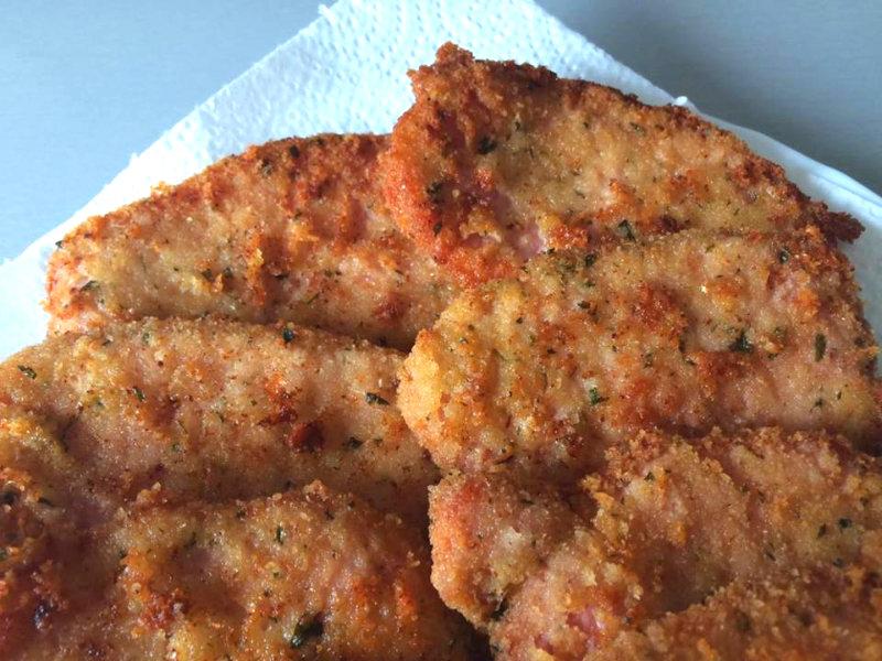 Empanados con parmesano escurriendo