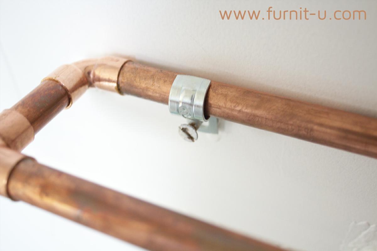 Accesorios de baño - Fijar con las chapas puente y tornillos