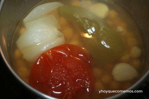 sacar-la-cebolla,-pimiento-y-ajos