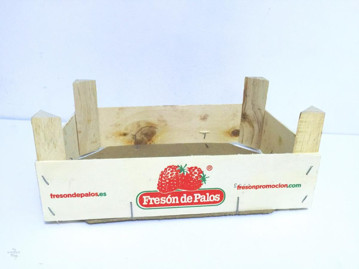 Como convertir una caja de fresas en una caja de herramientas | Via www.sweethings.net