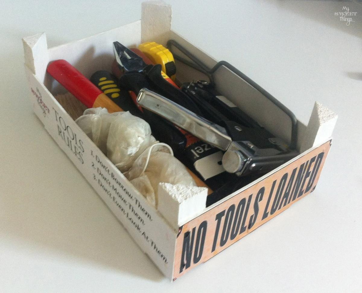 Como convertir una caja de fresas en una caja de herramientas | Via www.sweethings.net